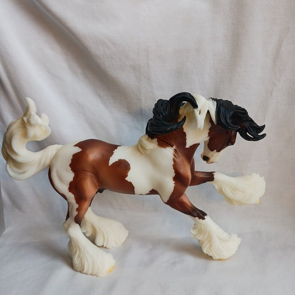 Breyer Traditional Model Horse GYPSY VANNER #1497 Brishen Matte Bay Pinto - Picture 5 of 8